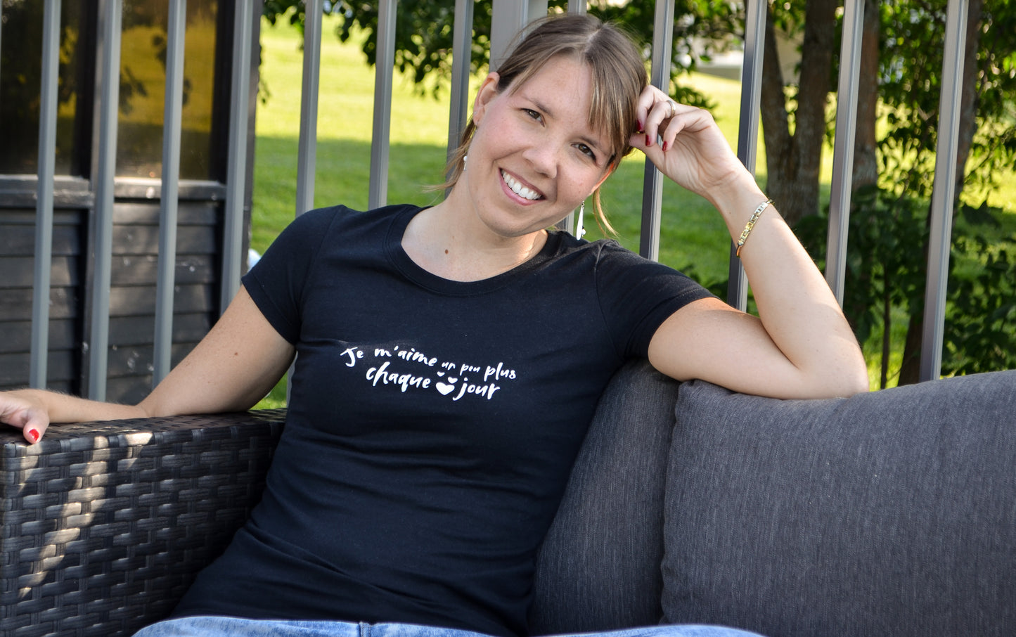 T-shirt doux, Noir, Je m'aime un peu plus chaque jour de Catherine Bourgault, col monté 60% Coton - 40% polyesther , Noir