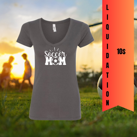 T-Shirt col en V - Soccer Mom à 10$
