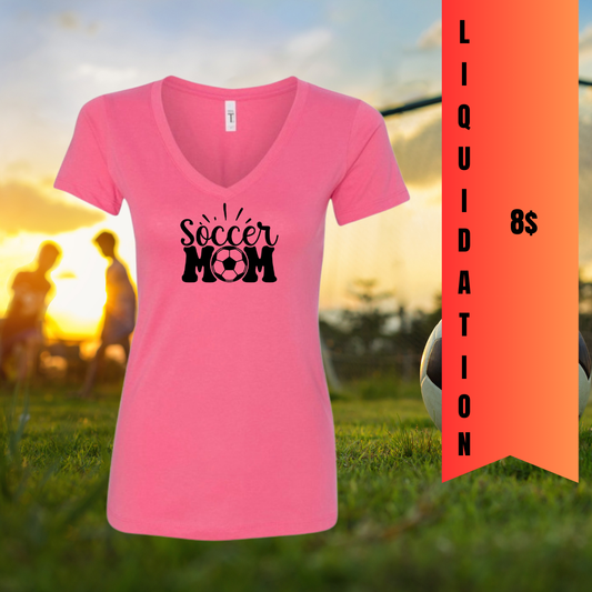 T-Shirt col en V - Soccer Mom à 10$