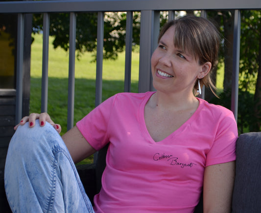 T-shirt signé Catherine Bourgault, Rose, dédicace, Col en V, 60% coton, 40% polyester, grandeurs S à 3XL